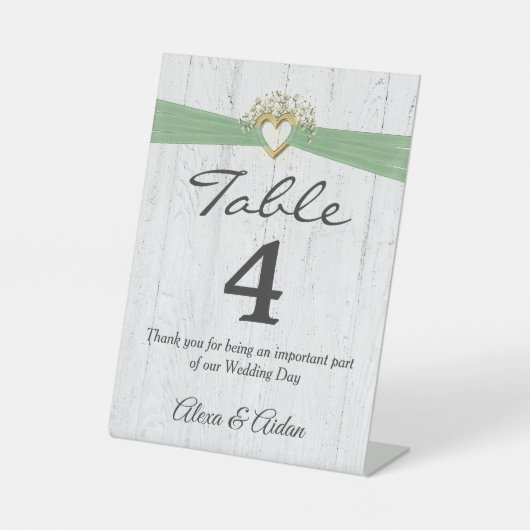 Hochzeitsherz mit sage-grüner Schleife auf Holz Sockelschild (Vorderseite)