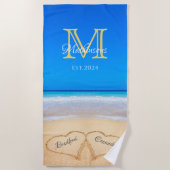 Hochzeitsherzen in Sandstränden Mongram Beach Hand Strandtuch (Vorderseite)