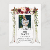 Hochzeitskanopie Burgund Floral ändern das Datum Postkarte (Vorderseite)