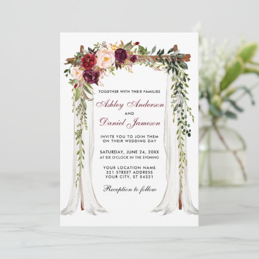 Hochzeitskanopie Wasserfarbe Burgund Blumenstrauch Einladung (Stehend Vorderseite)