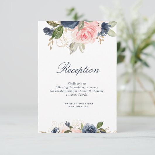 Hochzeitskarte für Navy & Blush-Blume RSVP Karte (Stehend Vorderseite)