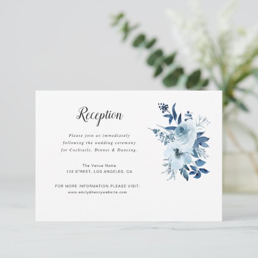 Hochzeitskarte mit blauen Blumen RSVP Karte (Stehend Vorderseite)