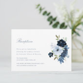 Hochzeitskarte mit hellblauen Blumen RSVP Karte (Stehend Vorderseite)