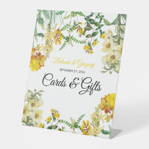 Hochzeitskarten und Geschenke mit gelber Wasserfar Sockelschild