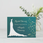 Hochzeitskleid, Blume auf aquamarinem Brautparty Einladung (Stehend Vorderseite)