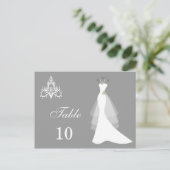 Hochzeitskleid, Kronleuchter auf grauer Tischnumme Postkarte (Stehend Vorderseite)