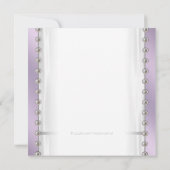 Hochzeitskleid und Perlen Lila Brautparty Einladung (Rückseite)