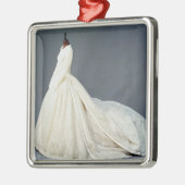 Hochzeitskleid von Katharine Worsley Ornament Aus Metall (Links)