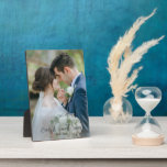Hochzeitskunststoff-Foto Fotoplatte<br><div class="desc">Ein modernes Foto memento-Plaque mit Datum und Namen. Einfache minimalistische Hochzeitsmemento bewahren.</div>