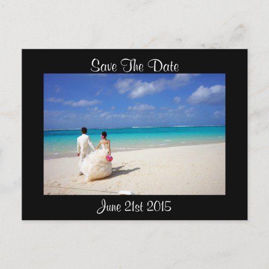 Hochzeitskuppel am Strand Save the Date Ankündigungspostkarte (Vorderseite)
