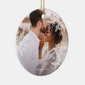 Hochzeitskuppel Hübsches Snowflake Overlay Foto Keramik Ornament (Rechts)