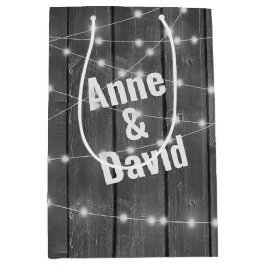 Hochzeitslichter auf Holz mit Namen Mittlere Geschenktüte