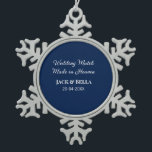 Hochzeitsmatte aus Himmelsblau in den Gastgeschenk Schneeflocken Zinn-Ornament<br><div class="desc">Gestaltung</div>