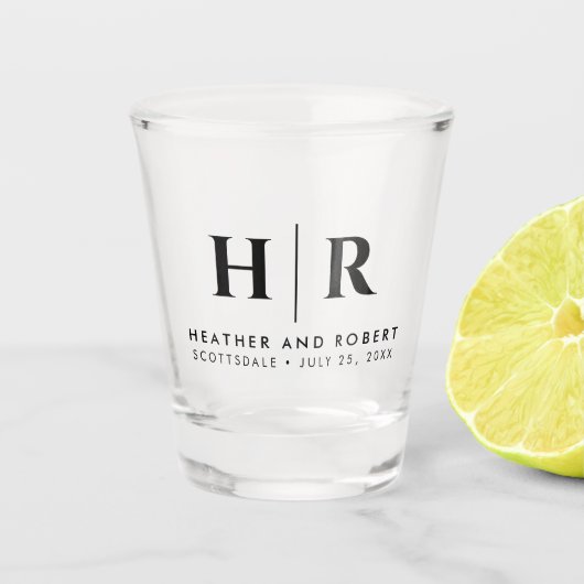 Hochzeitsmonogramm Moderne Braut und Bräutigam Schnapsglas (Vorderseite)