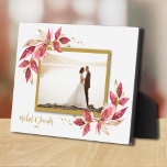 Hochzeitsnadel Foto Tabletop Easel Back Fotoplatte<br><div class="desc">Tabletop-Plakette mit eingebautem Aasel bietet Ihr Lieblings-Foto mit schönen Aquarell-Rot- und Goldfarben-Blätter und -Punkten. Gut als Geschenk oder um Ihr Lieblings-Foto in Ihrer eigenen Zuhause zu zeigen. Ihre Bildfarben werden direkt auf das Hardboard-Panel gesetzt, um ein atemberaubend knuspriges Bild mit einer leicht abwischbaren sauberen Oberfläche zu erhalten. *VERTIKALES Layout für...</div>