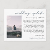Hochzeitspause Foto Update Moderne Schrift Ankündigungspostkarte (Vorderseite)