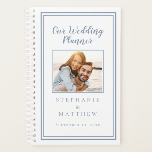 Hochzeitsplaner Custom Foto Dusty Blue & White Planer (Vorderseite)