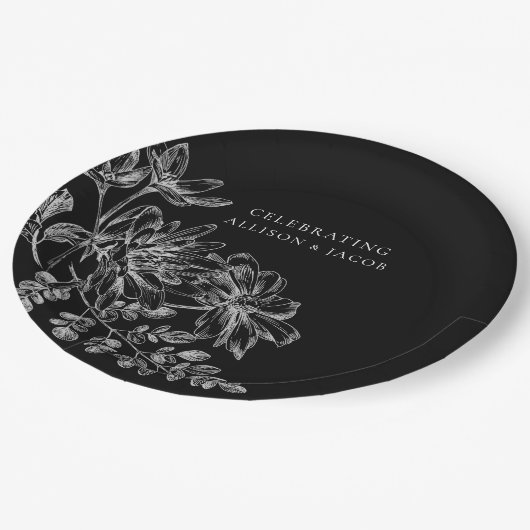 Hochzeitsplatte aus schwarzem und weißem Blumenpap Pappteller (Schrägansicht)