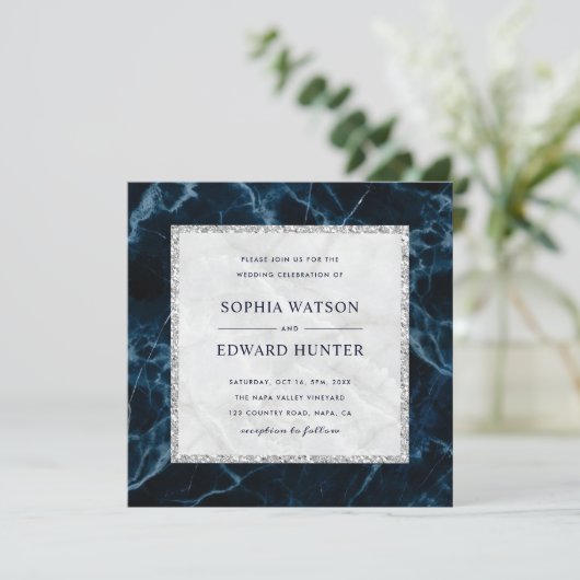 Hochzeitsplatz mit blauem Marmor Einladung (Stehend Vorderseite)