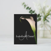 Hochzeitspostkarten Calla Lily A Monogramme Postkarte (Stehend Vorderseite)