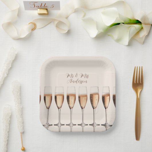 Hochzeitsreihe von Tellern mit rosa Champagnerbril Pappteller (Hochzeit)