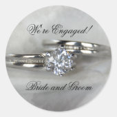 Hochzeitsrennen auf grauer Verlobung Runder Aufkleber (Vorderseite)