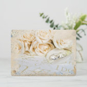 Hochzeitsringe auf Rose Einladung (Stehend Vorderseite)