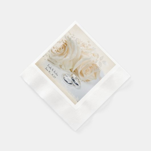 Hochzeitsringe und Rose Serviette (Ecke)