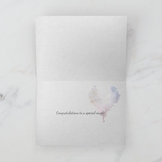 Hochzeitsrings auf Rose Petal Herzlichen Glückwuns Karte (Innenseite)