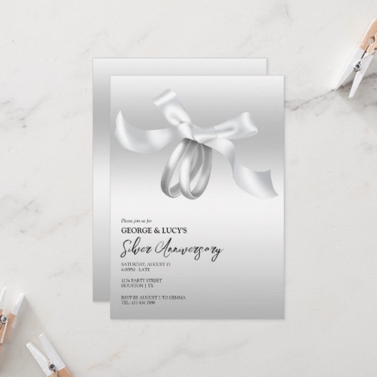 Hochzeitsrings & Bow Silver Wedding Einladung (Vorderseite/Rückseite Beispiel)