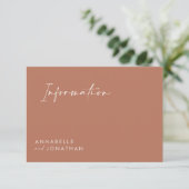 Hochzeitsschrift - moderne Terrakotta-Informatione Einladung (Stehend Vorderseite)