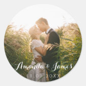 Hochzeitsskript Foto Moderne Whimsikschrift Runder Aufkleber (Vorderseite)