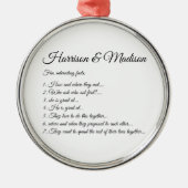 Hochzeitsskript-Namen Couple Fun Fakten Weihnachte Ornament Aus Metall (Vorne)