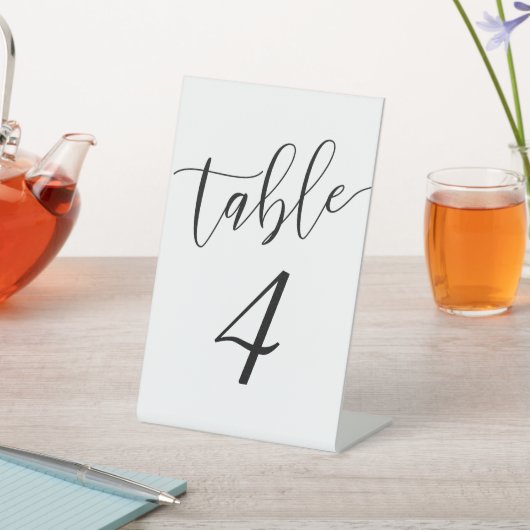 Hochzeitsskript-Tischnummern Sockelschild (In SItu)