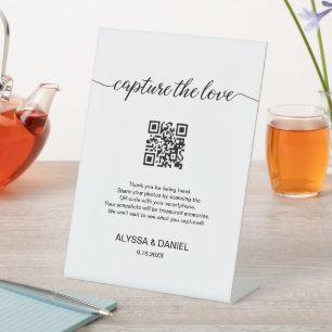 Hochzeitsstifter teilen QR-Code Capture der Liebe Sockelschild