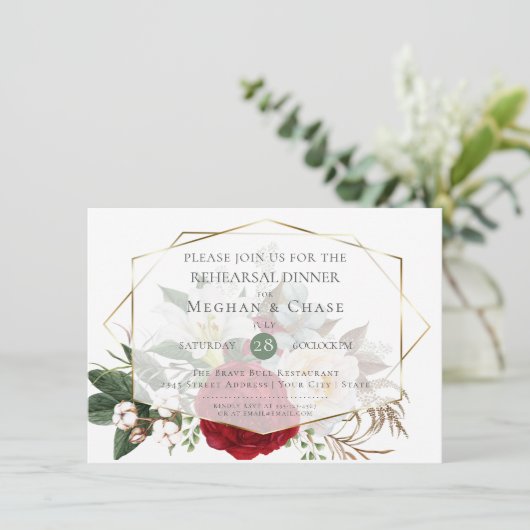 Hochzeitsstiftung | Burgundy Peony Floral Spray Einladung (Stehend Vorderseite)