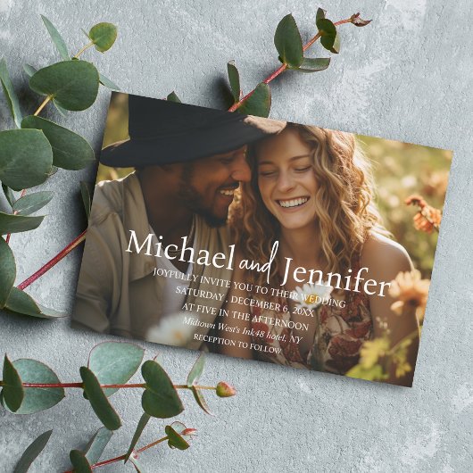 Hochzeitsstiftung mit modernem schicken weißen Sch Einladung