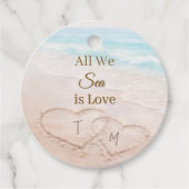 Hochzeitsstrand Herzen Sand Monogrammiert Geschenkanhänger (Vorderseite)