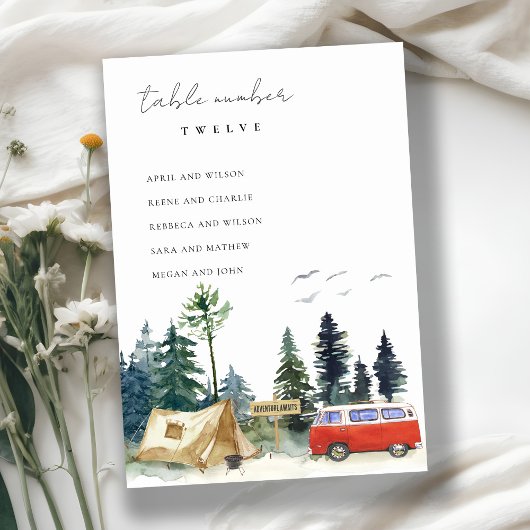 Hochzeitstabelle für rustikale Camping-Pinienwälde Tischnummer