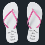 Hochzeitstag Bridal Flip Flops Badesandalen<br><div class="desc">Machen Sie Ihren Hochzeitstag noch persönlicher,  von Kopf bis Fuß.  Ändern Sie den Namen und das Datum,  um es zu Ihrem eigenen zu machen.</div>