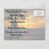 Hochzeitstag mit tropischen Palmen Ankündigungspostkarte (Rückseite)