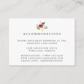 Hochzeitsunterkünfte mit lila Blütenblättern Begleitkarte (Vorderseite)