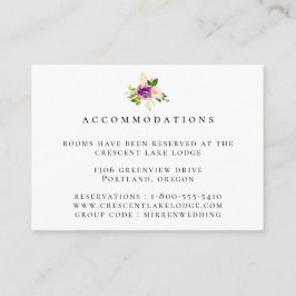 Hochzeitsunterkünfte mit lila Blütenblättern Begleitkarte