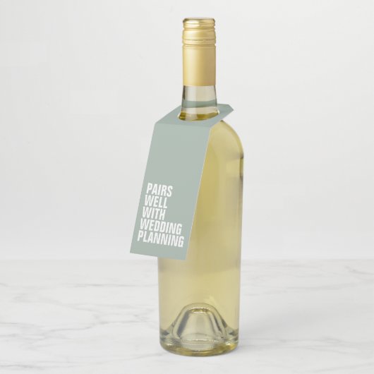 Hochzeitsvorbereitung mit lustigem Brautgeschenk Flaschenanhänger (Angewinkelt)