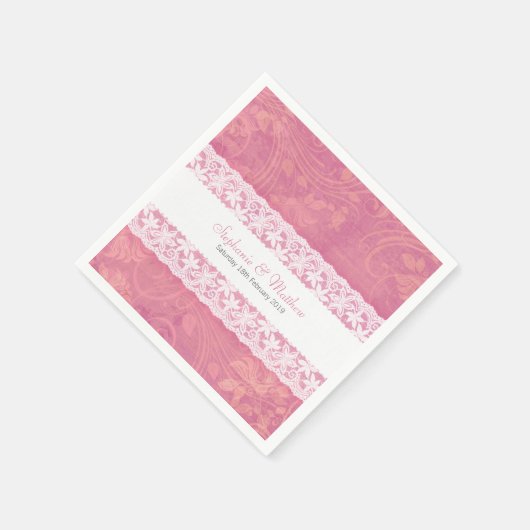 Hochzeitsweiße Spitze auf Lachs-Rosa-Papierserviet Serviette (Ecke)