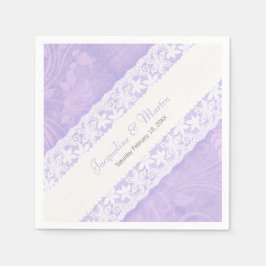 Hochzeitsweiße Spitze auf lila Papierservietten