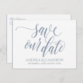 Hochzeittypografie Rett-the-Date- Dusty Blue Ankündigungspostkarte (Vorne/Hinten)