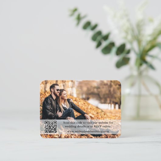 Hochzeitwebsite QR Overlay Foto Black Begleitkarte (Stehend Vorderseite)