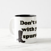 hocken Sie nicht mit Ihren Spornen an Zweifarbige Tasse (Vorderseite Links)