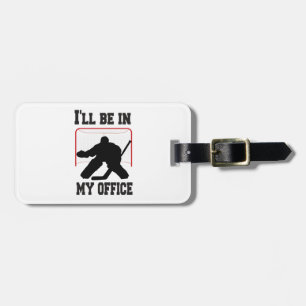 Hockey Goalie Ich werde in meinem Büro sein Gepäckanhänger
